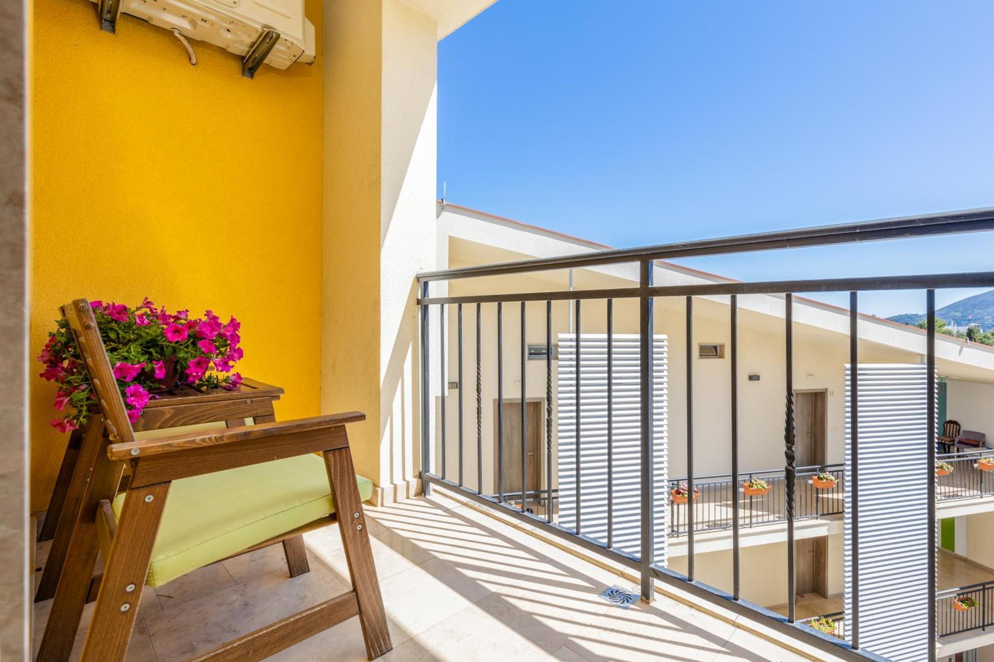 Apart Hotel M S Katunjanin Herceg Novi Dış mekan fotoğraf