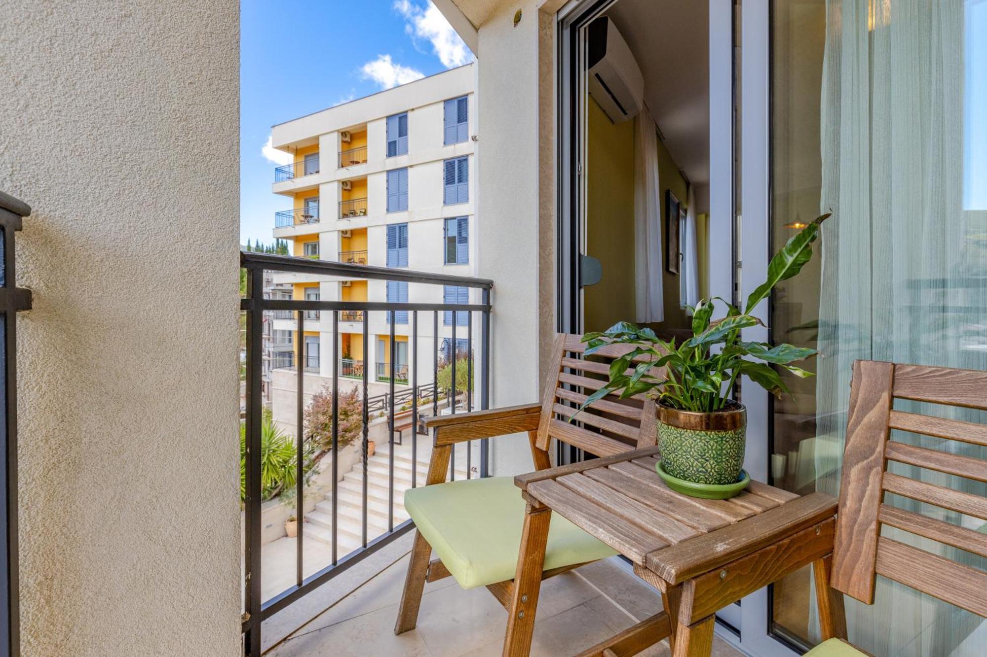 Apart Hotel M S Katunjanin Herceg Novi Dış mekan fotoğraf