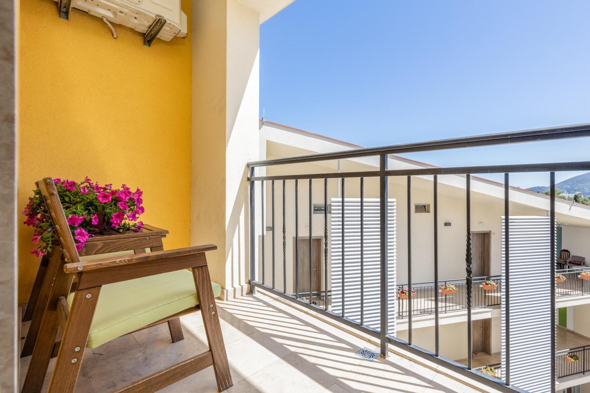 Apart Hotel M S Katunjanin Herceg Novi Dış mekan fotoğraf